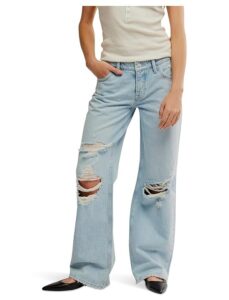 Who Prefers Wearing Distressed Jeans?